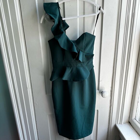 Bardot Camelia Ruffled One Shoulder Sheath Dress in Evergreen NWT - Picture 3 of 9